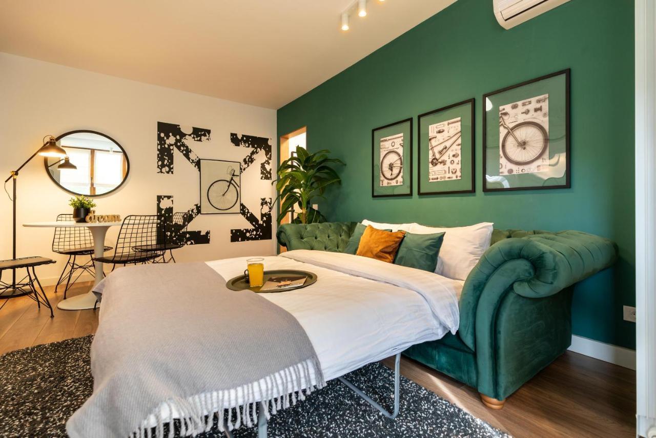 Downtown Retreat: Spacious 2-Br By Unirii Square Бухарест Екстер'єр фото
