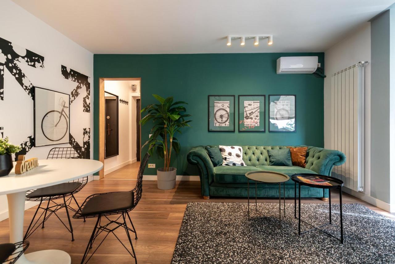 Downtown Retreat: Spacious 2-Br By Unirii Square Бухарест Екстер'єр фото
